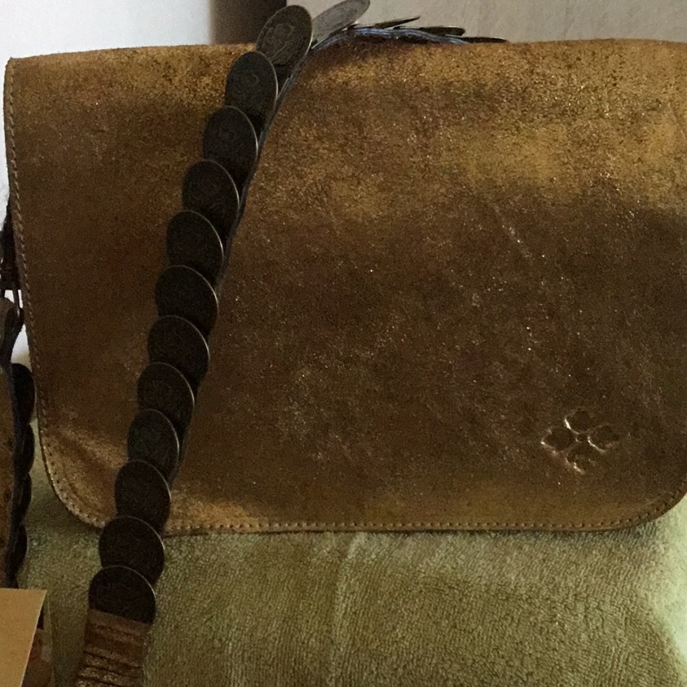 Leather shoulder bag with cosmetic bag